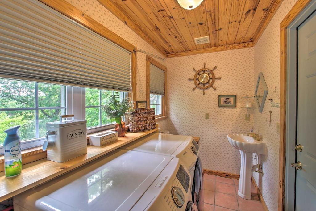 Kayaks and Boat Dock Lakeside Hot Springs Retreat - Image 8