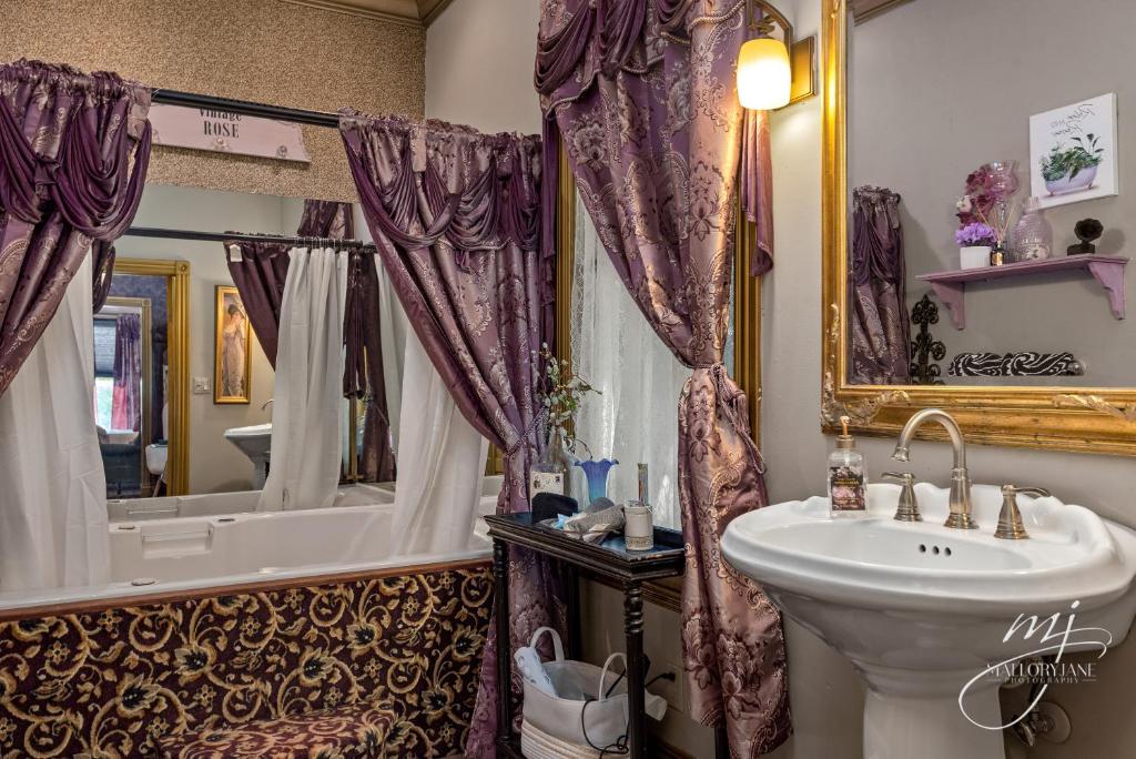 The 1883 Peabody House Bed & Breakfast