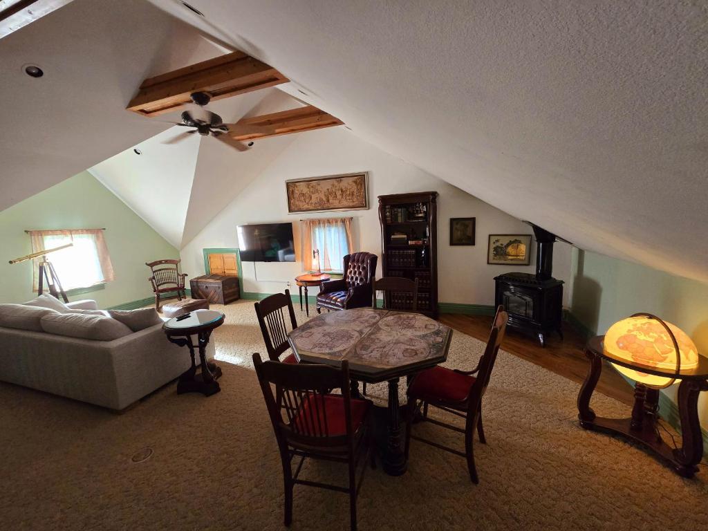 The 1883 Peabody House Bed & Breakfast - Image 4