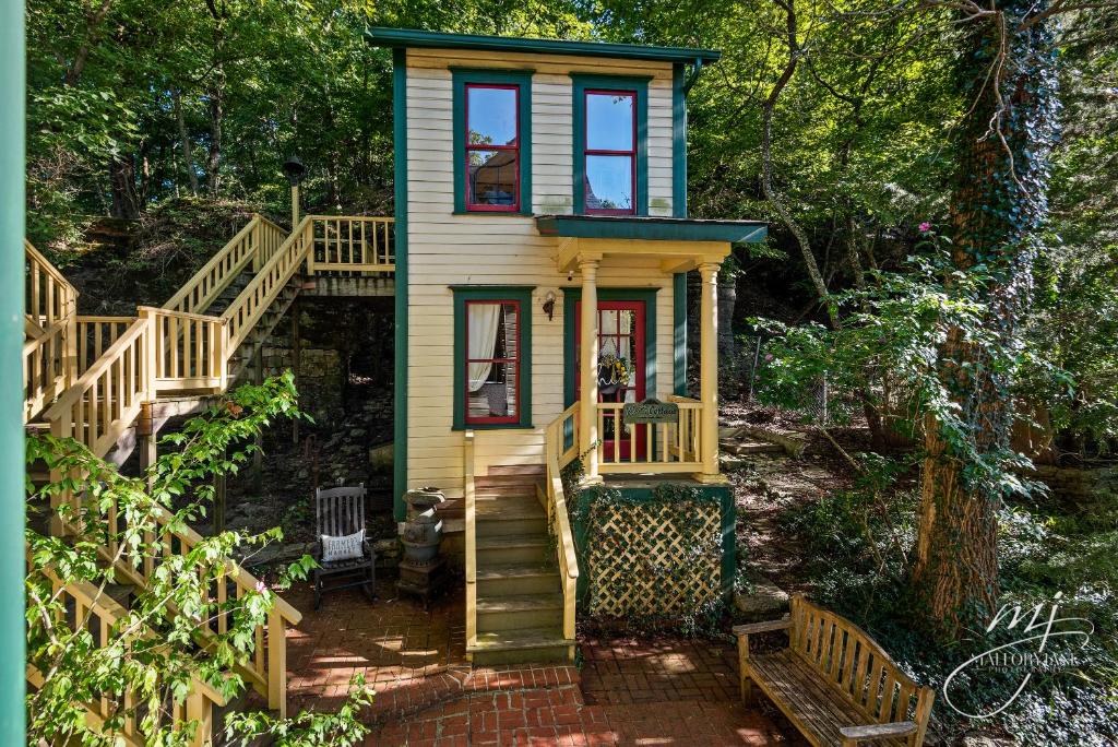 The 1883 Peabody House Bed & Breakfast - Image 6