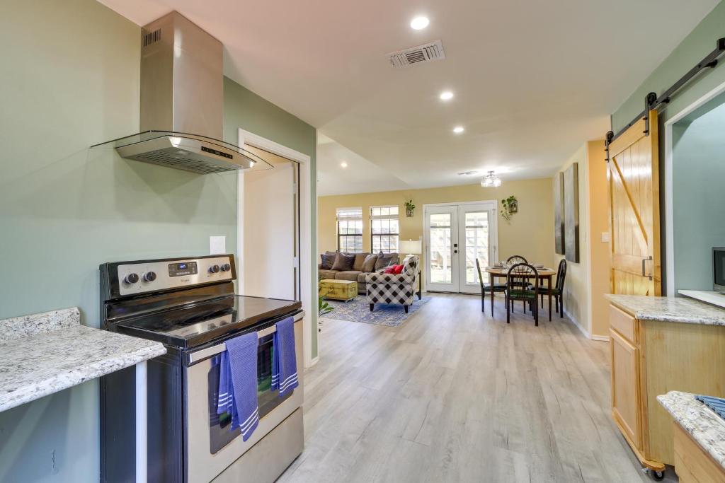 Barling Vacation Rental Fenced-In Yard with Hot Tub - Image 4