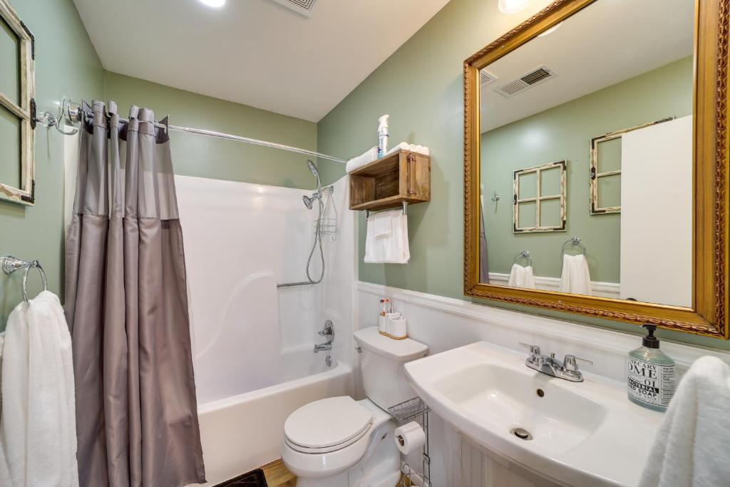 Barling Vacation Rental Fenced-In Yard with Hot Tub - Image 8