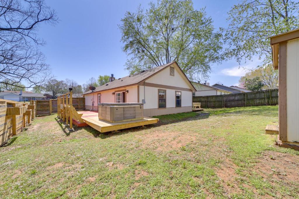 Hot Tub (Jacuzzi) - Photo 2