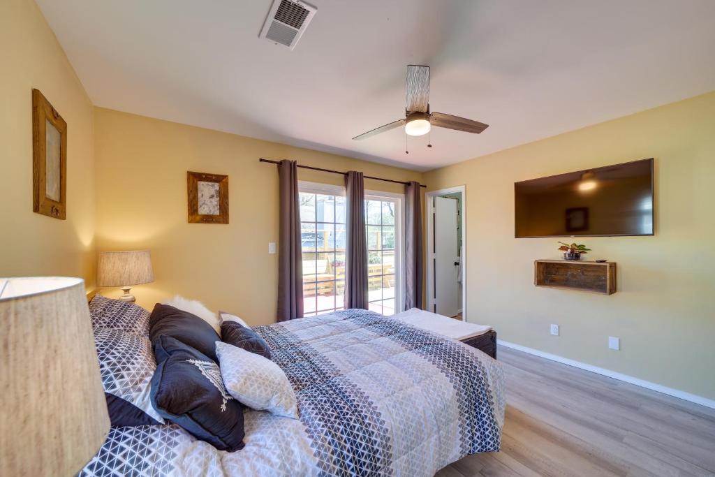 Barling Vacation Rental Fenced-In Yard with Hot Tub - Image 7