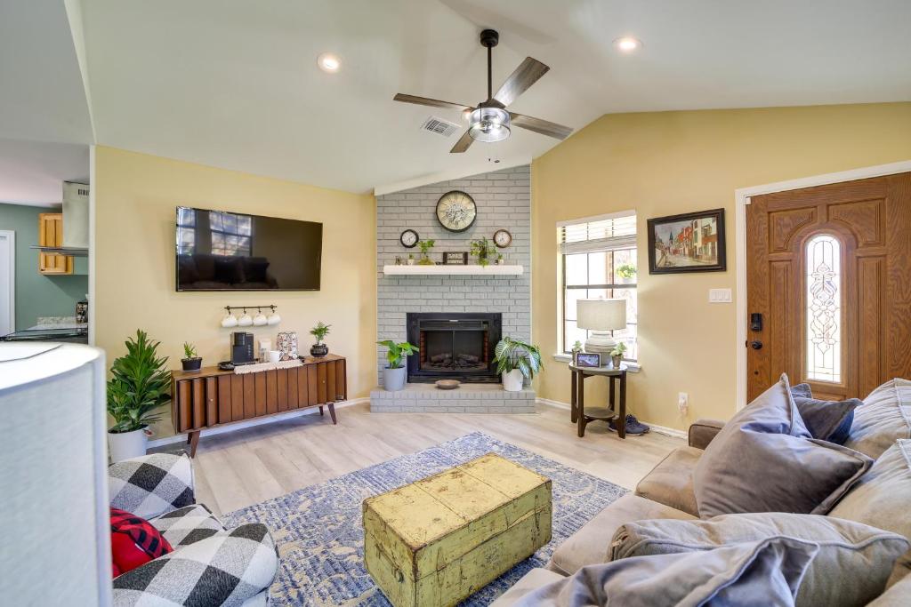 Barling Vacation Rental Fenced-In Yard with Hot Tub - Image 5