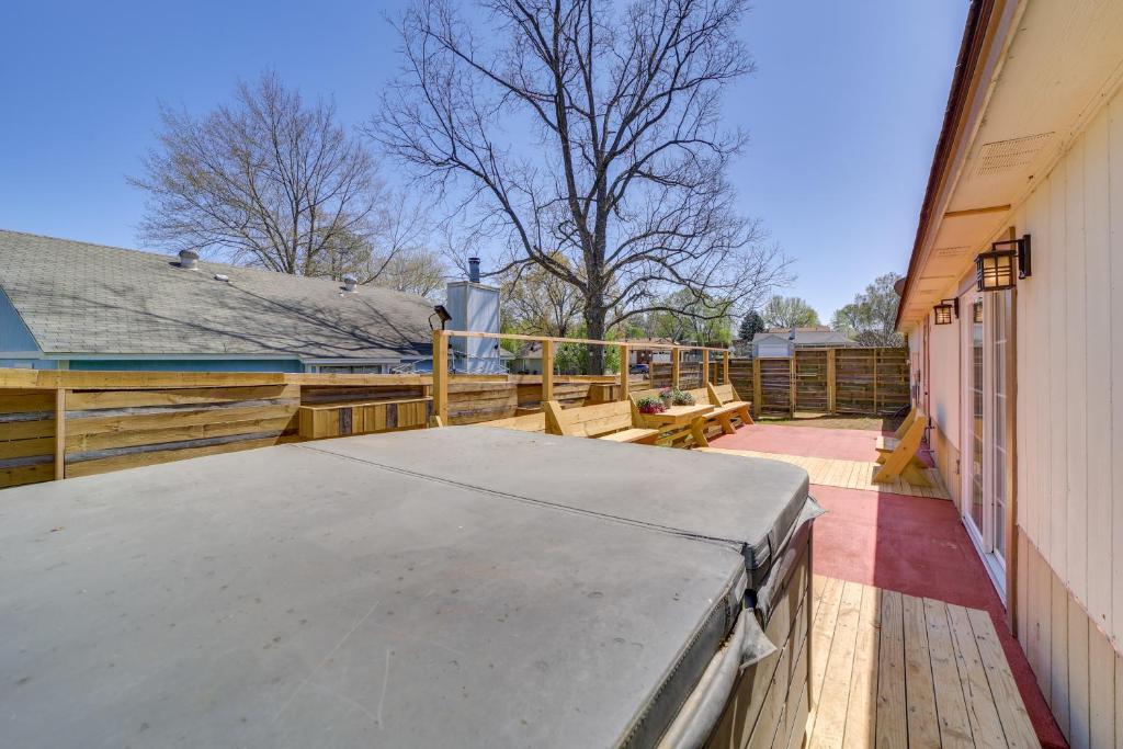 Hot Tub (Jacuzzi) - Photo 3