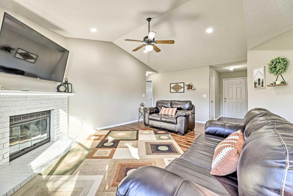 Fayetteville Home with Hot Tub about 3 Mi to U of A! - Image 5