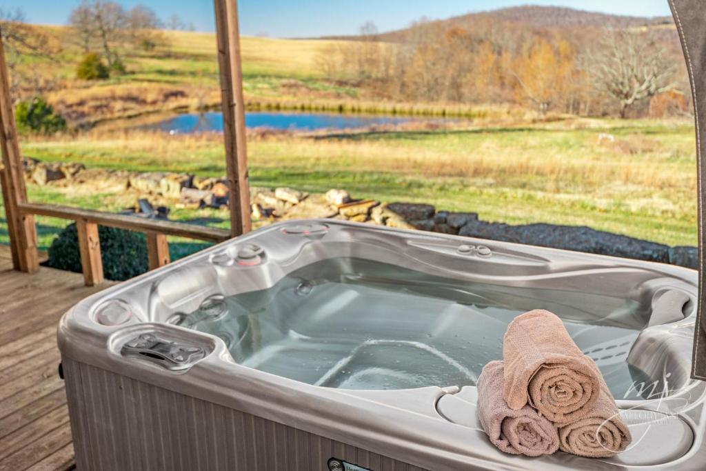 Hot Tub (Jacuzzi) - Photo 5