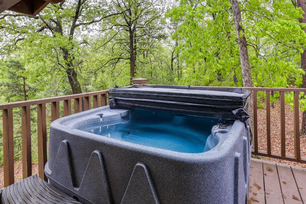 Hot Tub (Jacuzzi) - Photo 4
