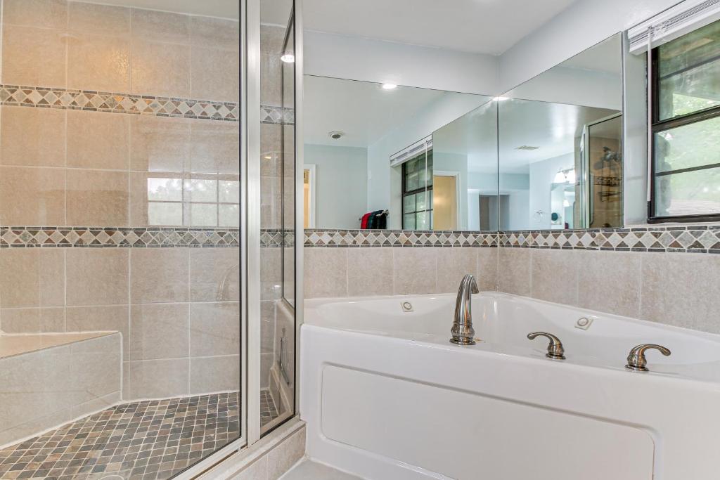 Hot Tub (Jacuzzi) - Photo 5