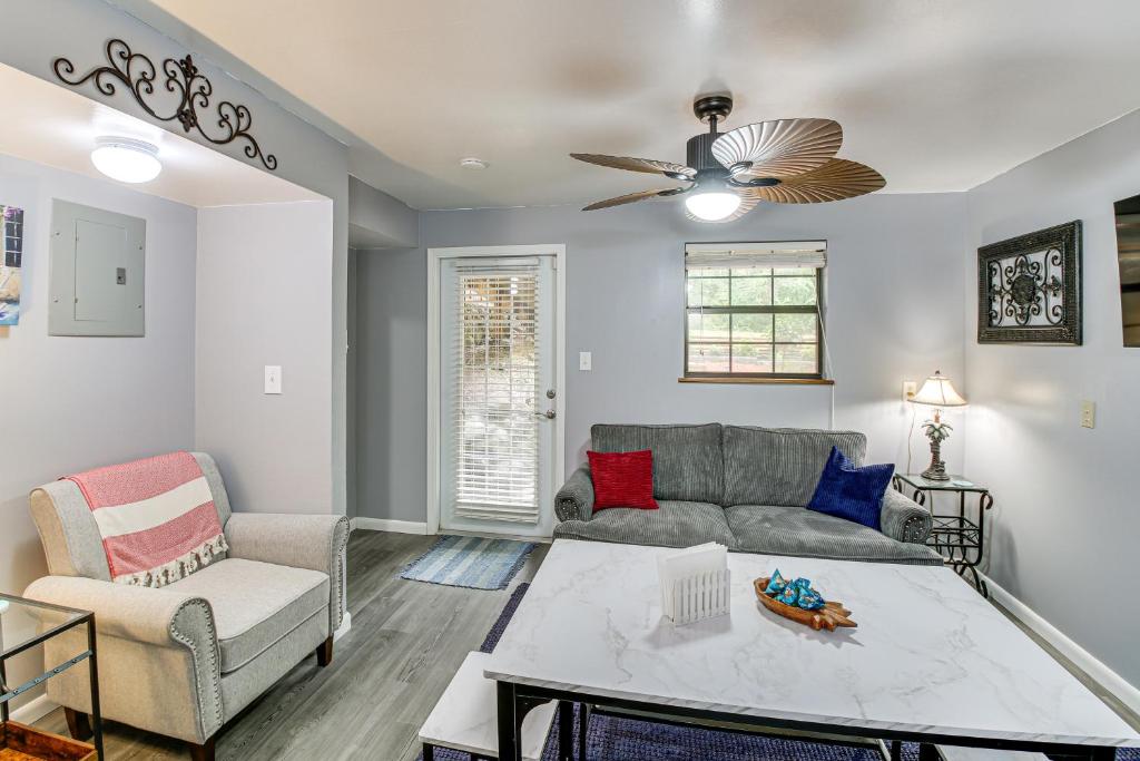 Hot Springs Retreat with Private Dock and Hot Tub! - Image 5