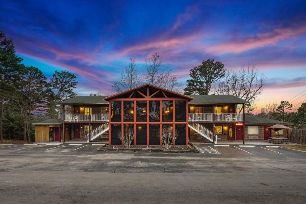 The Lookout Lodge - Image 4