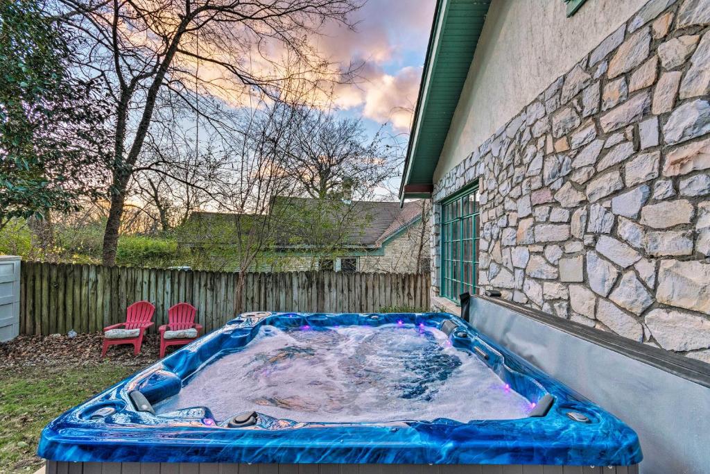 2 Mi to Hot Springs Natl Park Hot Tub Haven!