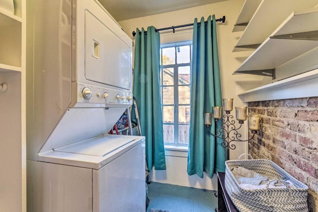 2 Mi to Hot Springs Natl Park Hot Tub Haven! - Image 8