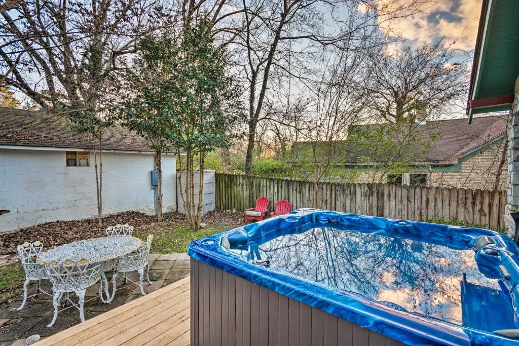 Hot Tub (Jacuzzi) - Photo 2