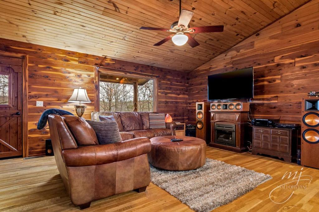 Fly Away Cabin- Modern, Serene, And Convenient - Image 5