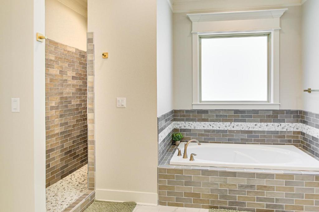 Luxe Golf Getaway in Hot Springs Village!