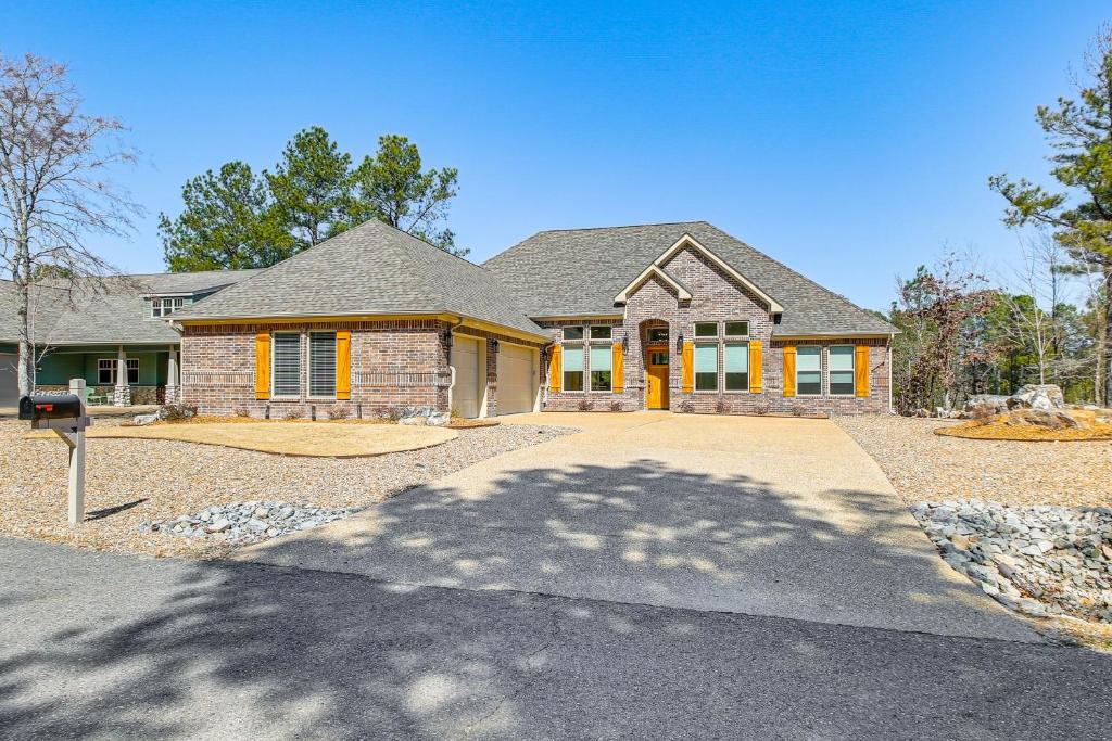 Luxe Golf Getaway in Hot Springs Village! - Image 7