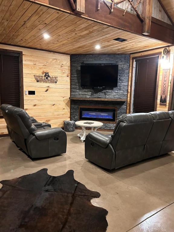 The Knotty Pine Cabin at Cabins of Wolf Pen Gap - Image 5