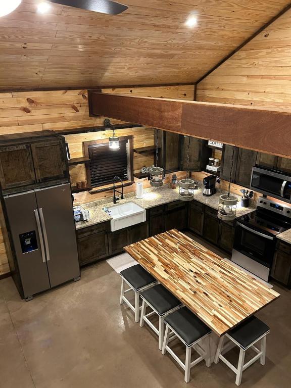 The Knotty Pine Cabin at Cabins of Wolf Pen Gap - Image 8