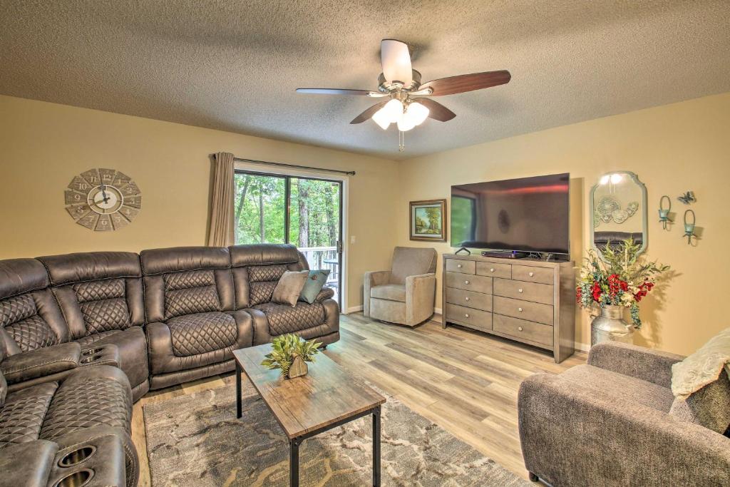 Furnished Deck and Grill Hot Springs House - Image 5