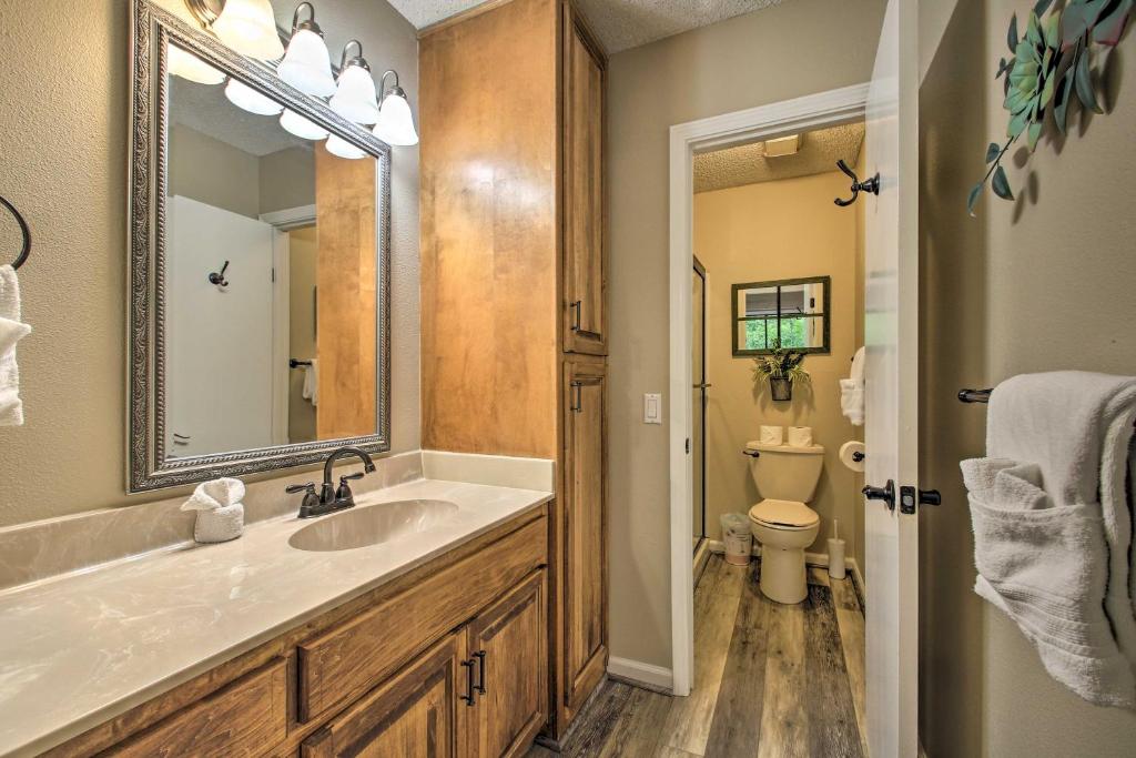 Furnished Deck and Grill Hot Springs House - Image 8