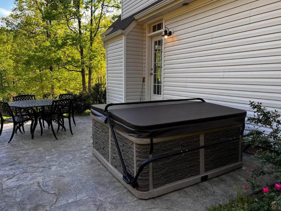 Primrose Cottage - Private Lake, Hot Tub, ATV Trails