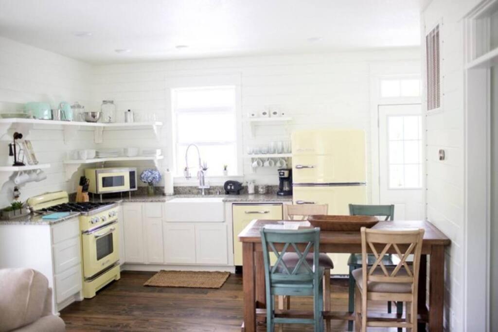 Primrose Cottage - Private Lake, Hot Tub, ATV Trails - Image 4