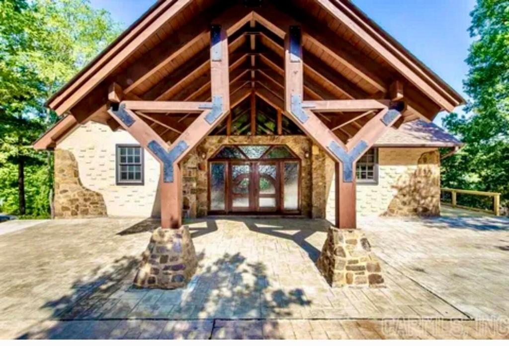 Little Red River Chalet