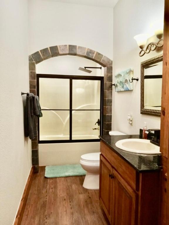 Little Red River Chalet - Image 8