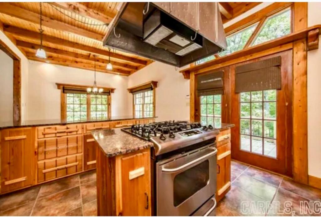 Little Red River Chalet - Image 4