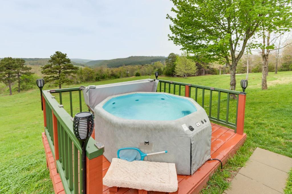 Cozy Pelsor Cabin with Mountain and Valley Views!