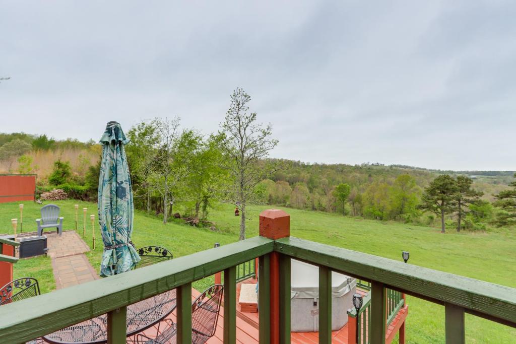 Hot Tub (Jacuzzi) - Photo 3