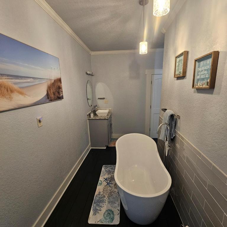 Hot Tub (Jacuzzi) - Photo 7