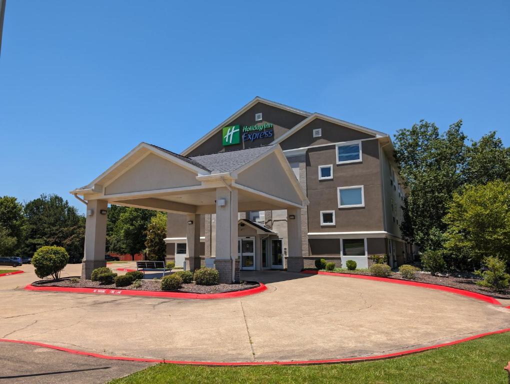 Holiday Inn Express & Suites - El Dorado by IHG - Image 6