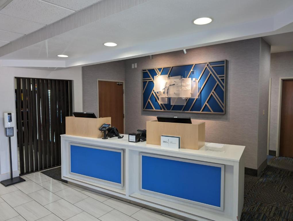 Holiday Inn Express & Suites - El Dorado by IHG - Image 7
