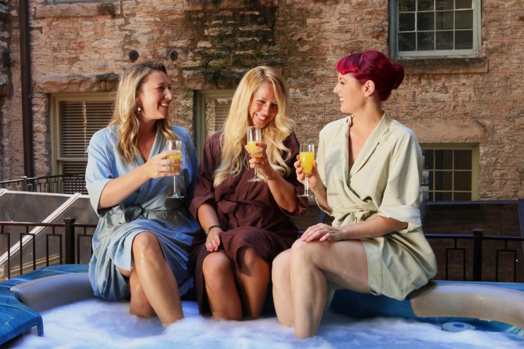 1905 Basin Park Hotel