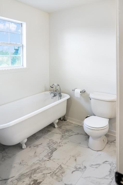 Lake Hamilton Carriage House 5BR; 3.5BA Sleeps 17!