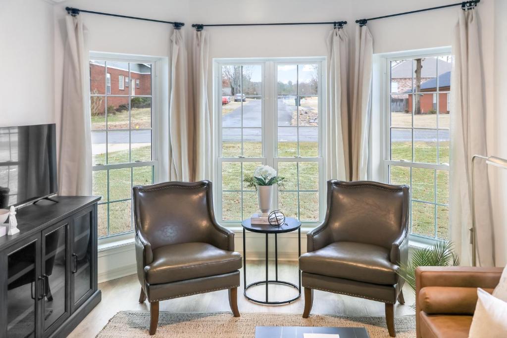 Lake Hamilton Carriage House 5BR; 3.5BA Sleeps 17! - Image 7