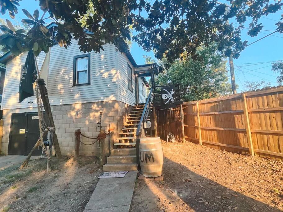 Pirate Seeking crew. Downtown Fort Smith - Image 7