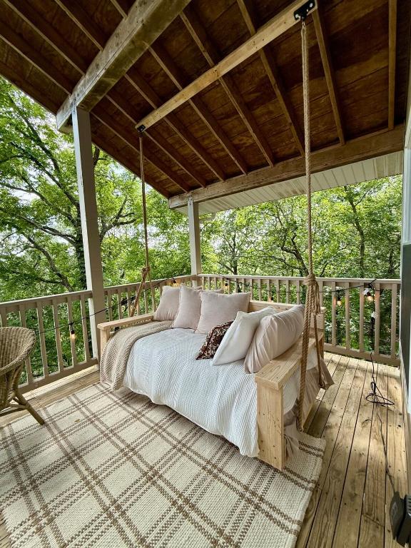 The Hideaway House at The Bluebird - Image 7