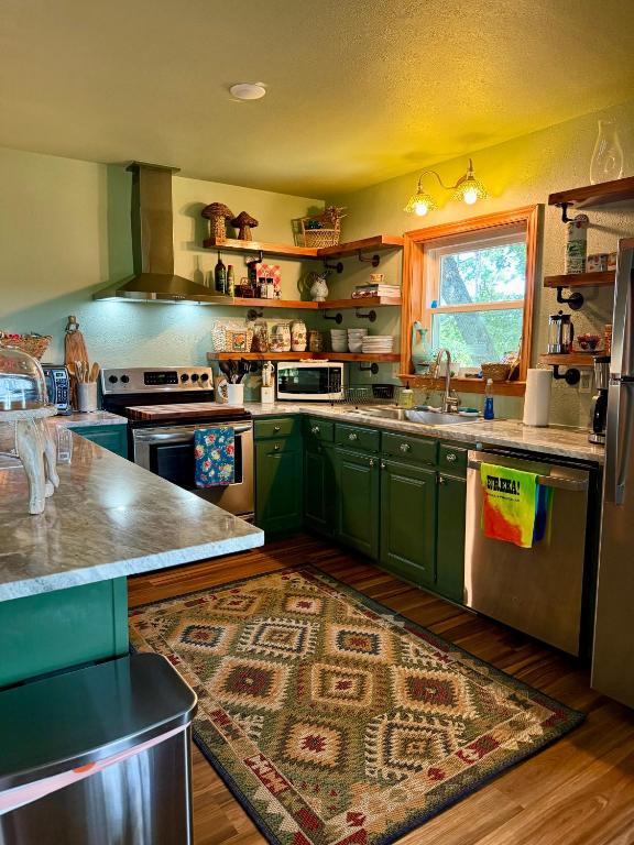 The Hideaway House at The Bluebird - Image 5