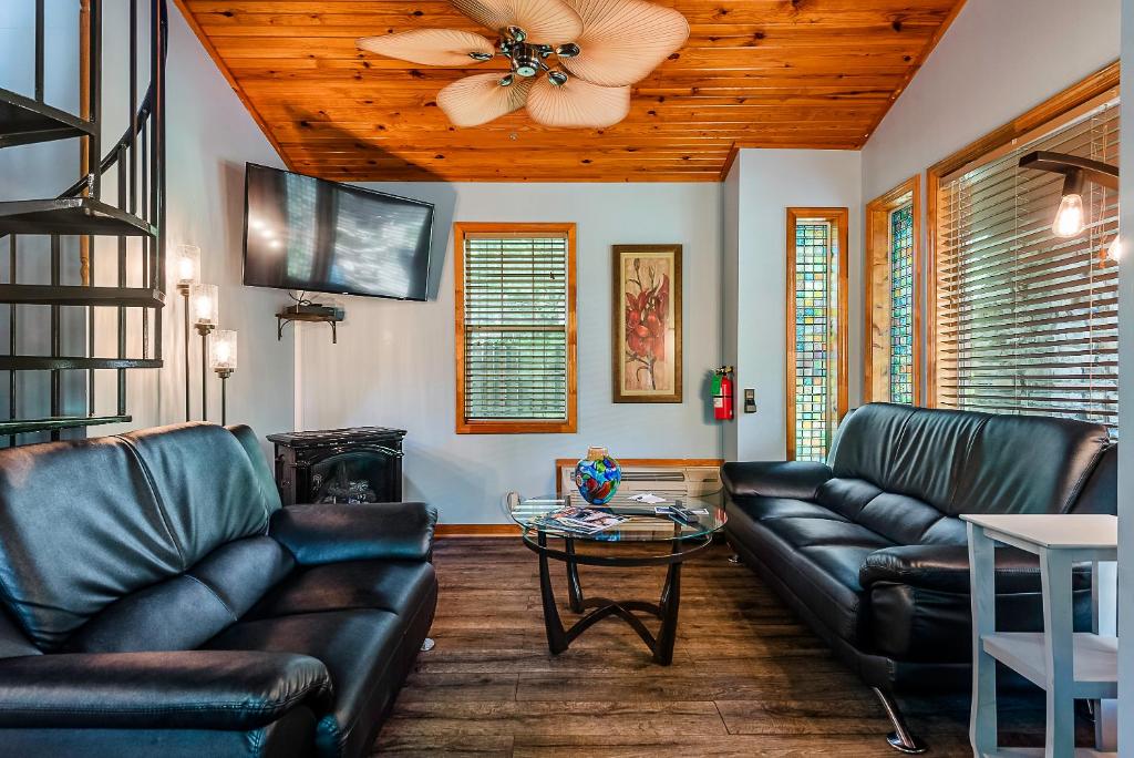 The Woods Cabins - Image 4