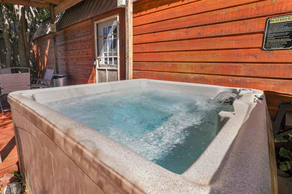Fox Wood Cabin, Hot Tub, Mountain Views
