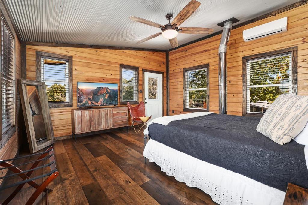 Fox Wood Cabin, Hot Tub, Mountain Views - Image 7