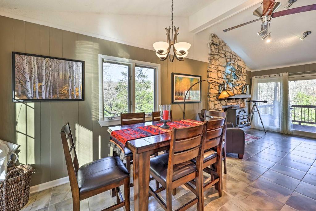 Holiday Island Home Hot Tub and Wood Stove! - Image 8