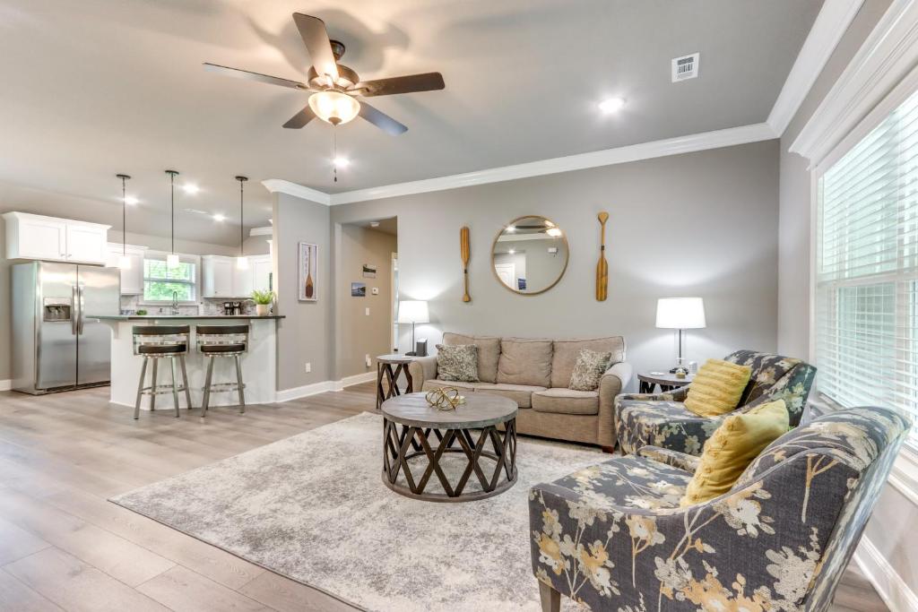 Eureka Springs Family Home - half Mi to Marina! - Image 5