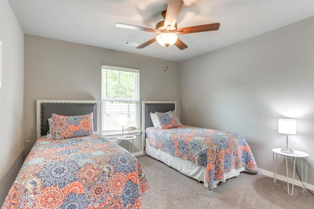 Eureka Springs Family Home - half Mi to Marina! - Image 8