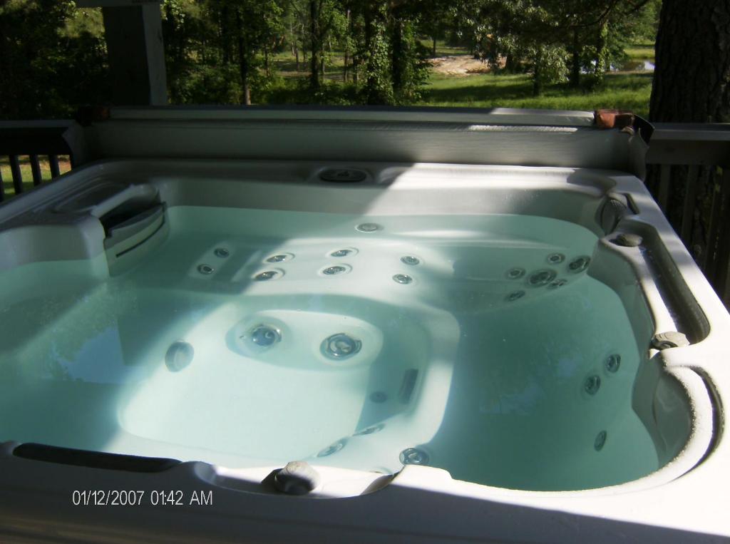 Hot Tub (Jacuzzi) - Photo 2