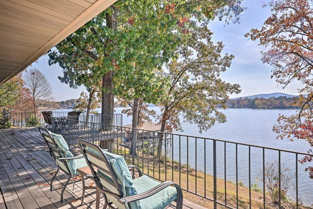 Hot Tub and Dock Lakefront Home in Hot Springs